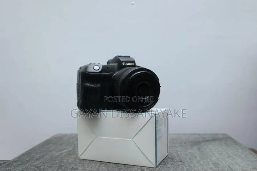 Canon EOS R Camera
