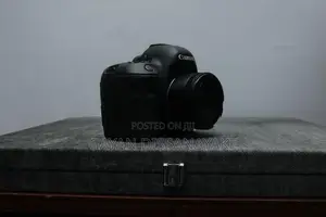 Canon EOS 5D Mark IV Camera