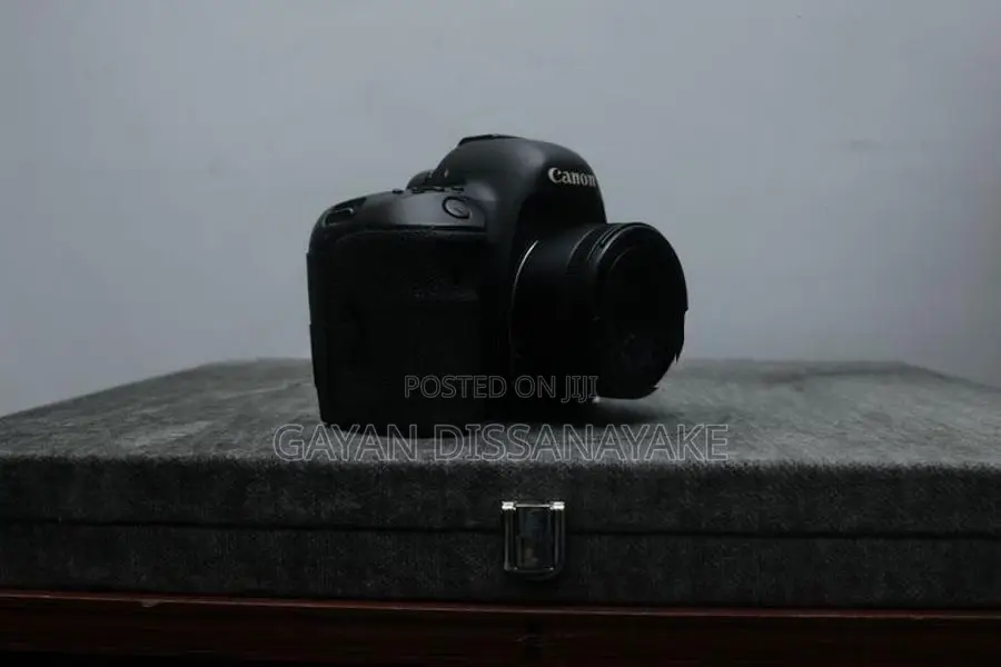 Canon EOS 5D Mark IV Camera