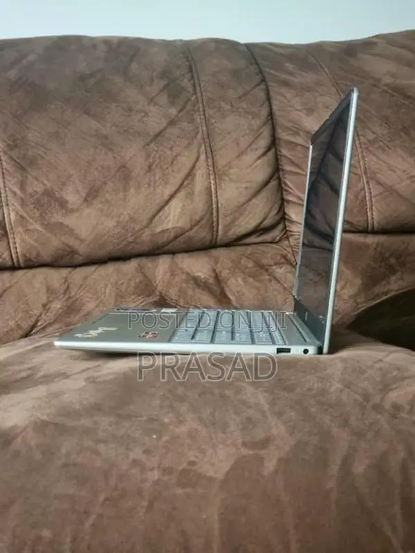 HP 15-Fc Laptop Ryzen 5 7520U 8GB DDR5 15.6" FHD Radeon Graphics