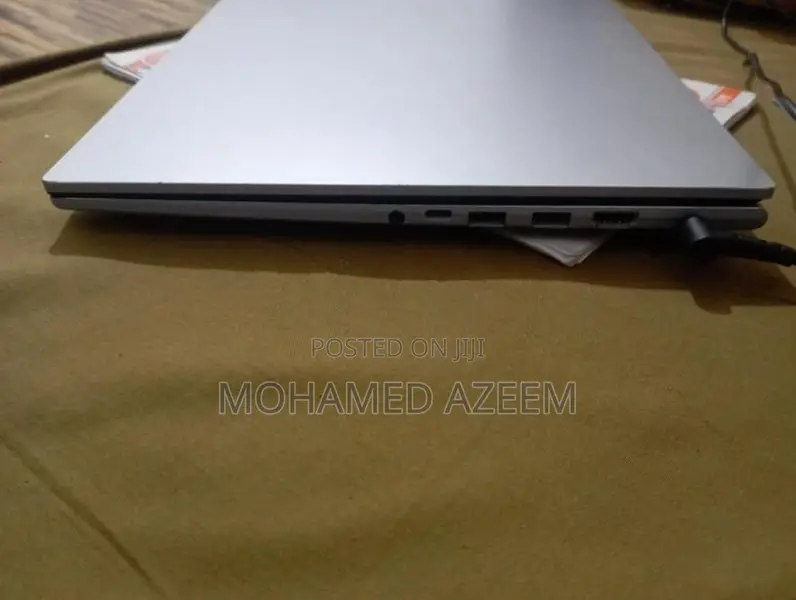 Asus Vivobook 16