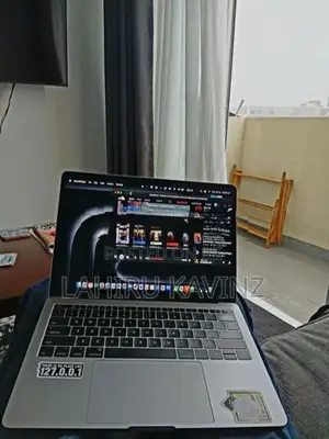 Apple MacBook i5