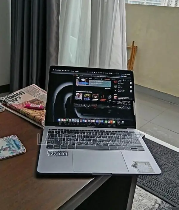 Apple MacBook i5