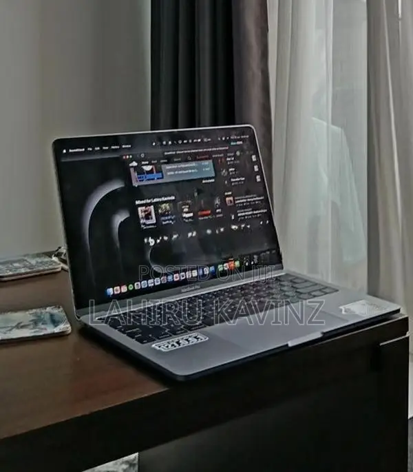Apple MacBook i5