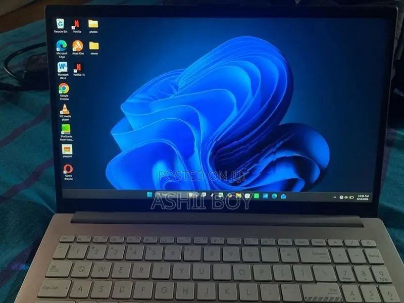 ASUS Color Grey මුදල් උවමානාවක් සදහා විකුනන ලදී