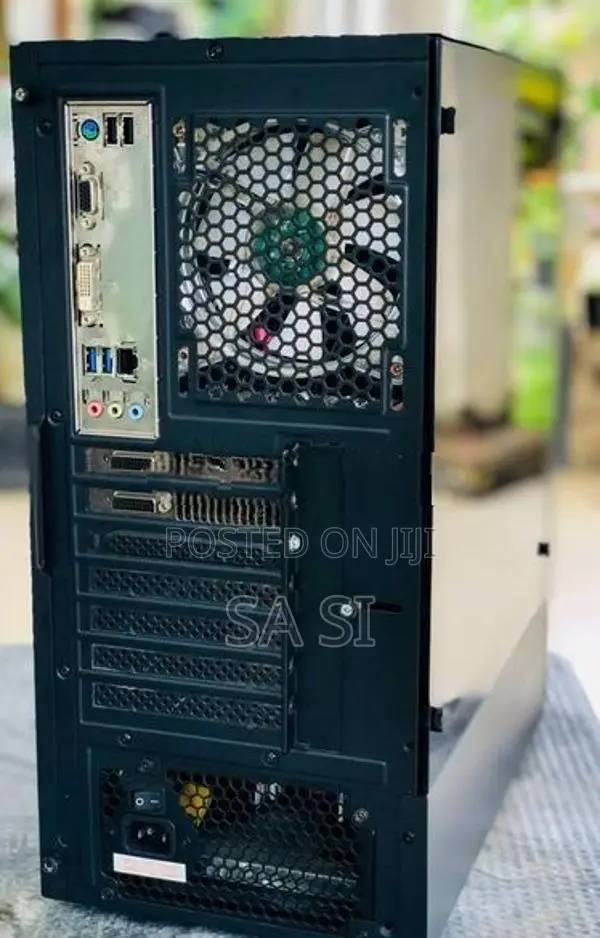 Intel Core i5-6500 GTX 970 4GB 16GB RAM SSD + HDD