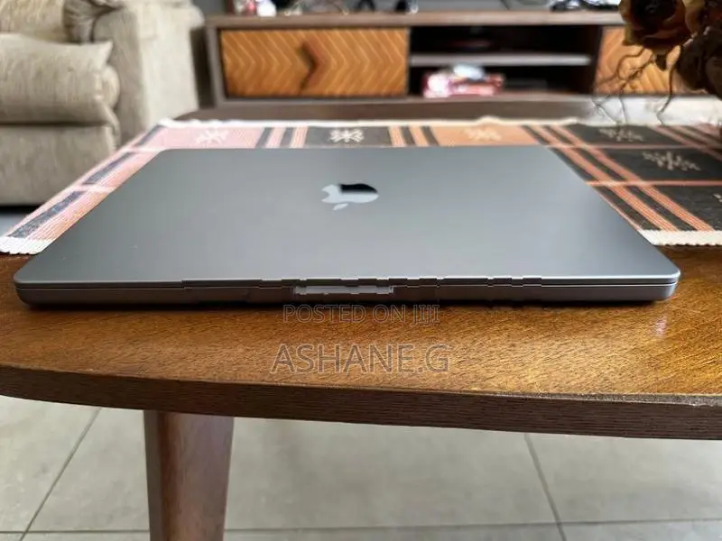 MacBook Pro 14” - 16GB/512GB