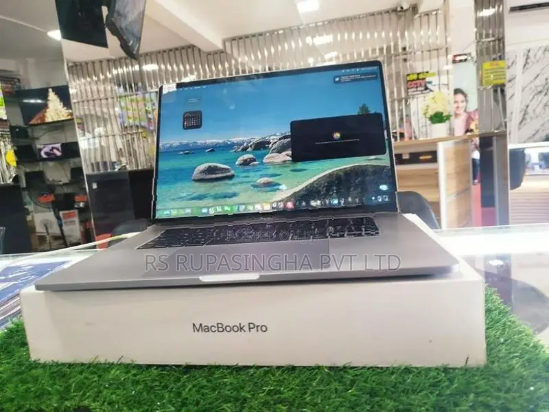 Apple Macbook Pro i7 16GB
