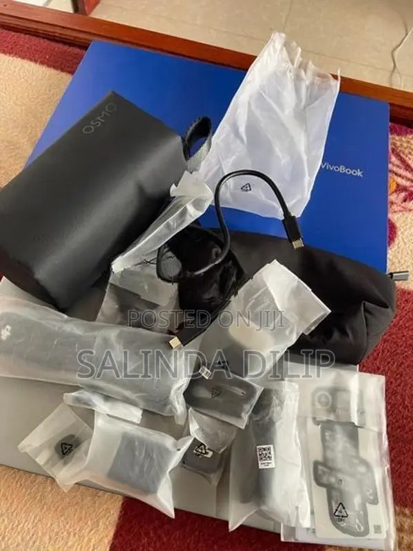 DJI Osmo Pocket 4 Creator Combo