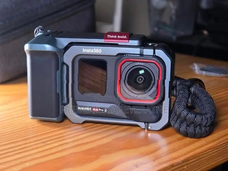 Insta 360 Ace Pro 2 - Xplorer Grip Edition