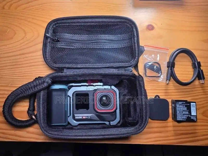 Insta 360 Ace Pro 2 - Xplorer Grip Edition