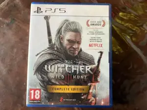 Sony PS5 Games ( Witcher 3 / Resident Evil 4 )