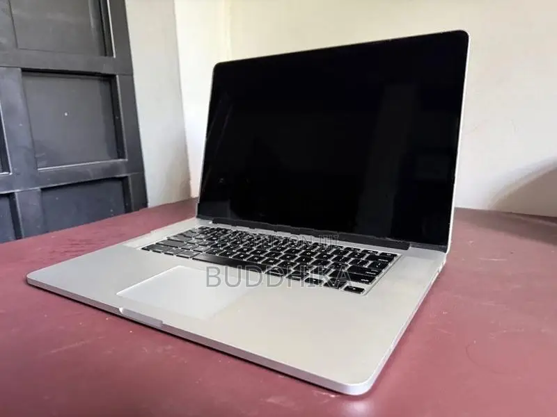 MacBook Pro 15" Retina (i7 / 16GB 500GB SSD AMD Radeon R9)