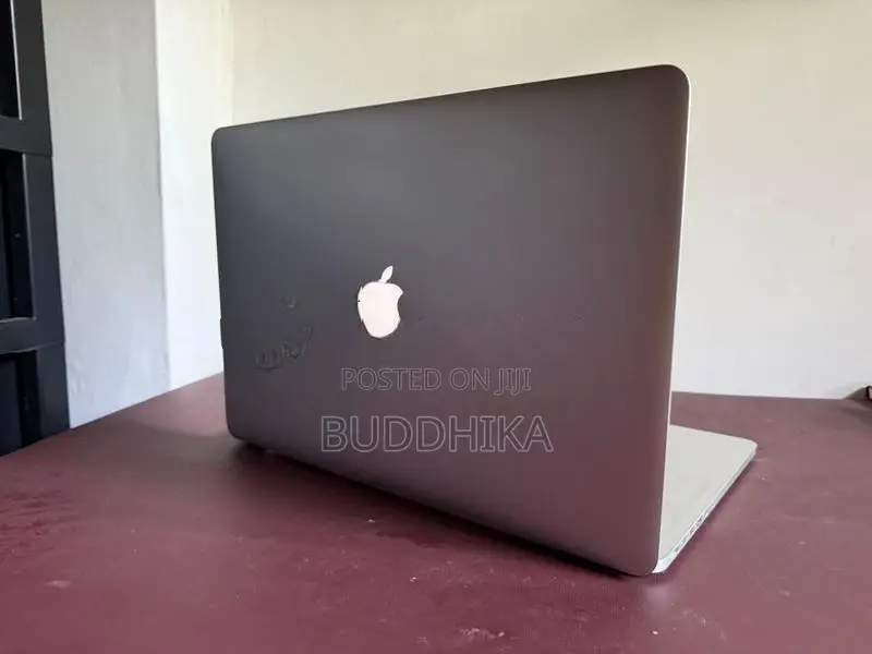 MacBook Pro 15" Retina (i7 / 16GB 500GB SSD AMD Radeon R9)