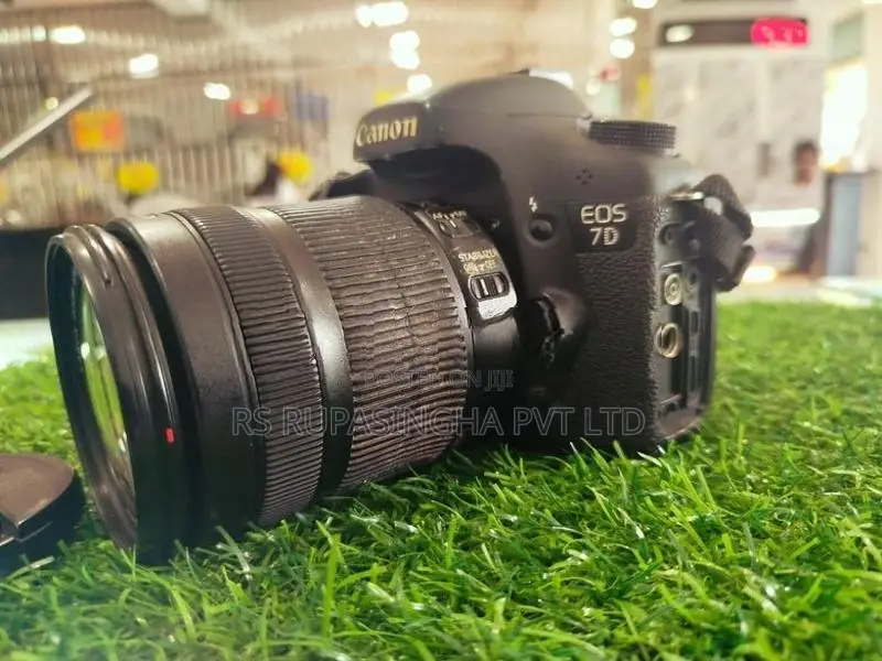 Canon Eos 7D DSLR Camera
