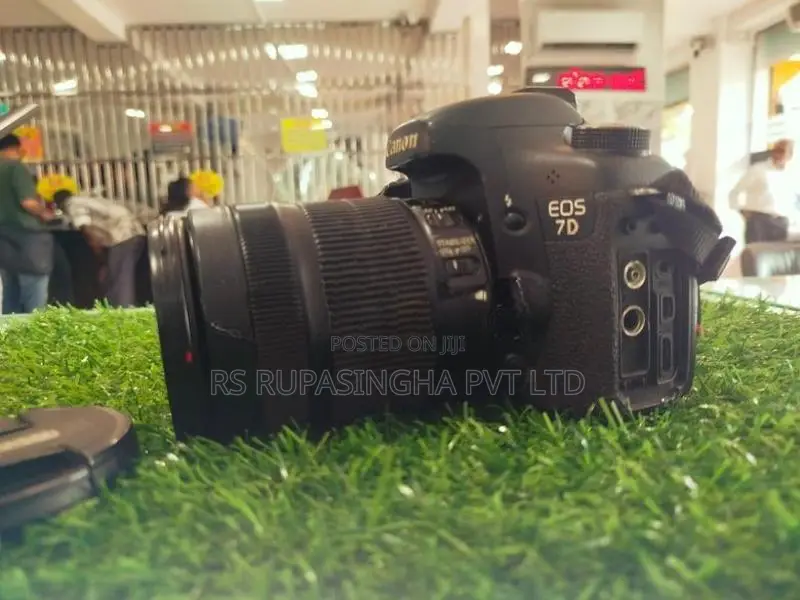 Canon Eos 7D DSLR Camera