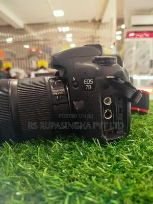 Canon Eos 7D DSLR Camera