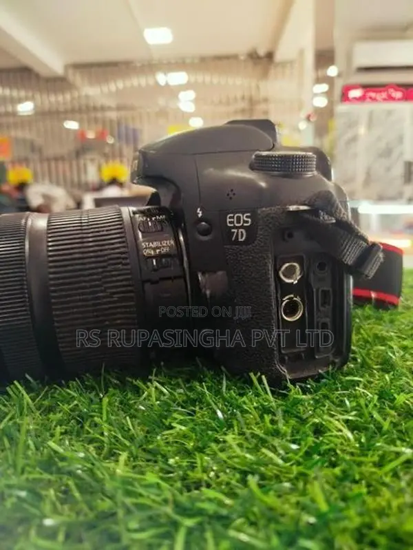 Canon Eos 7D DSLR Camera