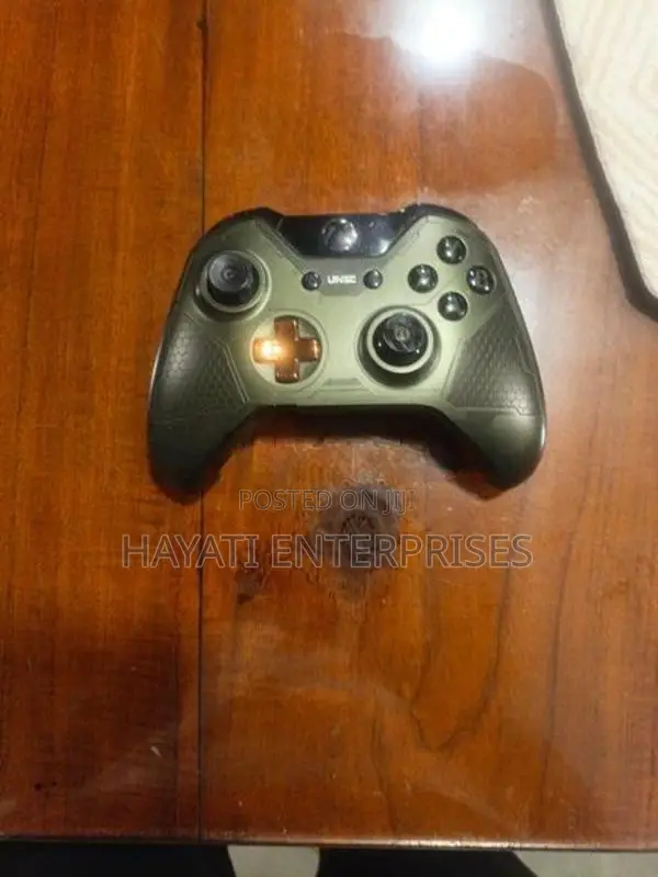 Microsoft Xbox Controller With 2 Game Cds