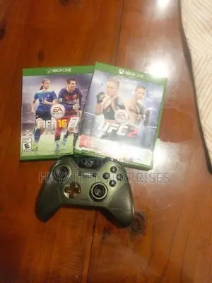 Microsoft Xbox Controller With 2 Game Cds