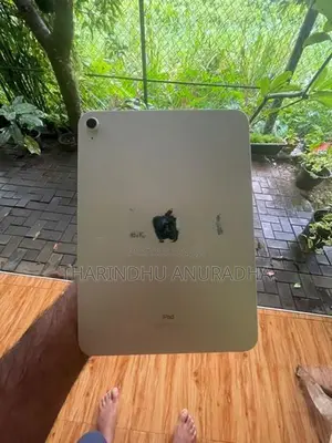 iPad 10th Gen 64 GB
