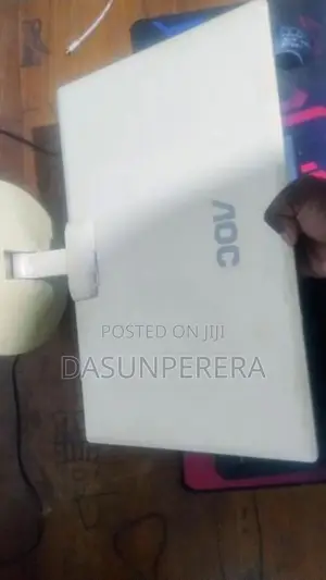 Aoc Monitor 19inch Display යටින් පොඩි ඉරි3ක් යනවා එච්චරයි