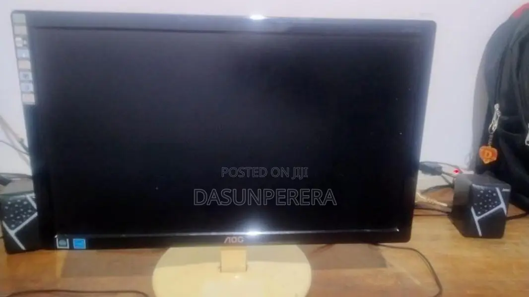 Aoc Monitor 19inch Display යටින් පොඩි ඉරි3ක් යනවා එච්චරයි