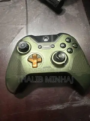 Microsoft Xbox Controller with2 Game Cds