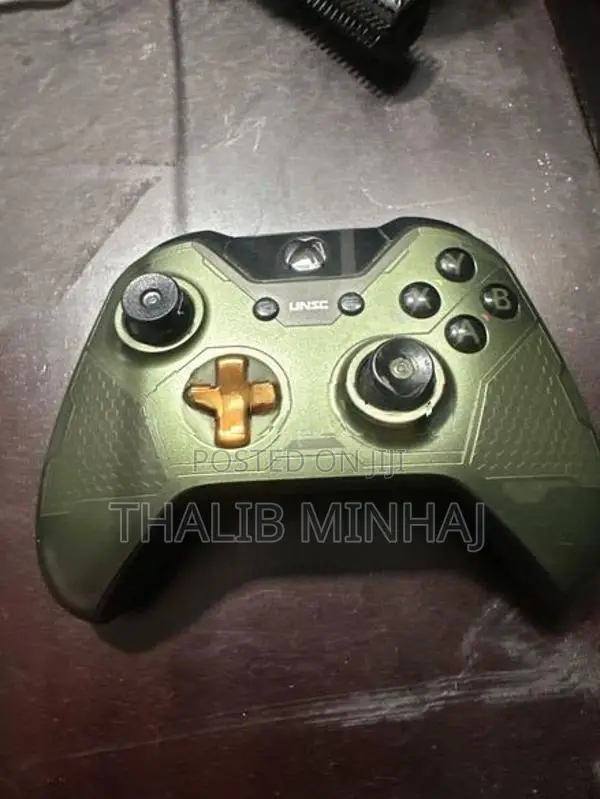 Microsoft Xbox Controller with2 Game Cds