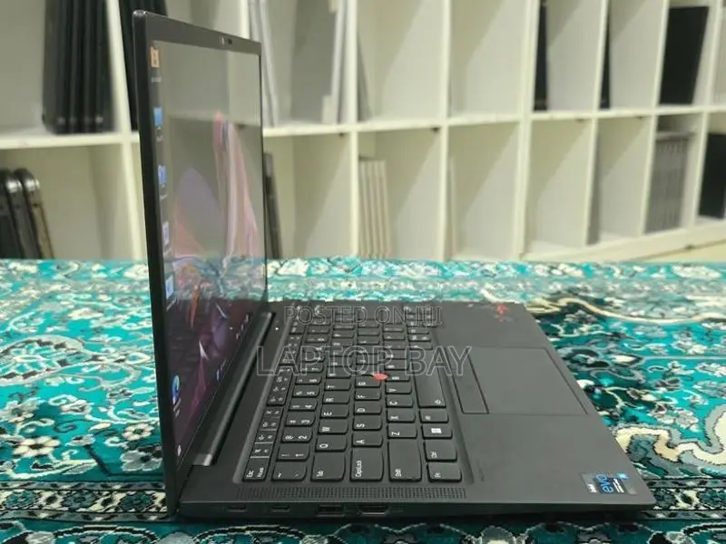 Lenovo ThinkPad X1 Carbon G9 - i7 11th Gen