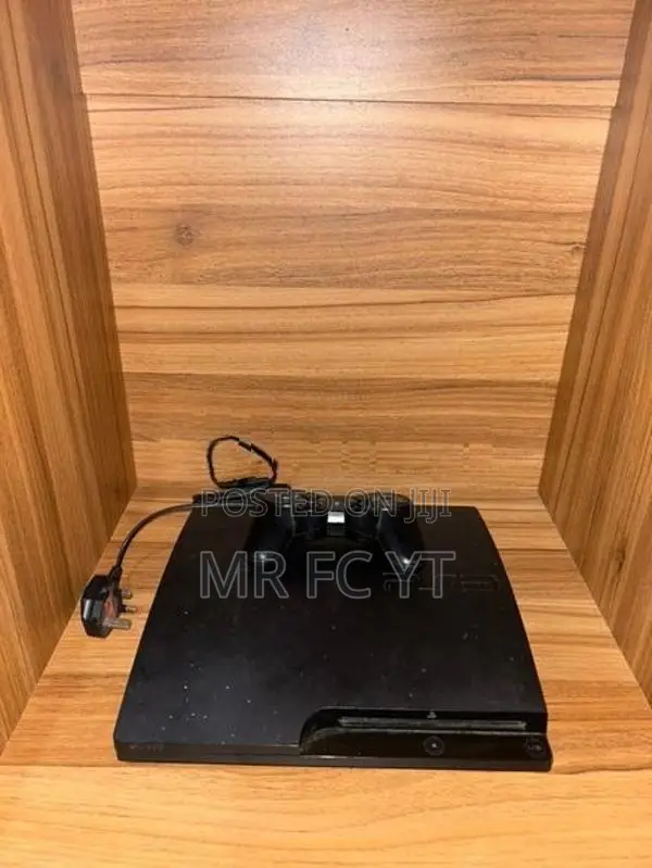 Sony PS3 Slim + Controller 5 Games