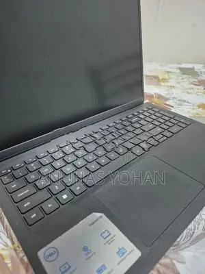 Dell Inspiron 15 3530
