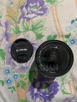 Canon EF-S 18–55mm Zoom Lens