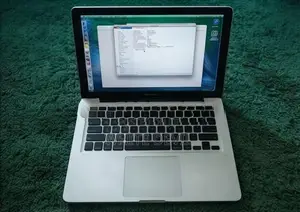 Apple MacBook Pro 13-Inch - Core i5 2.3 GHz 8GB RAM