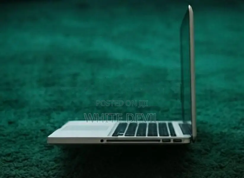 Apple MacBook Pro 13-Inch - Core i5 2.3 GHz 8GB RAM