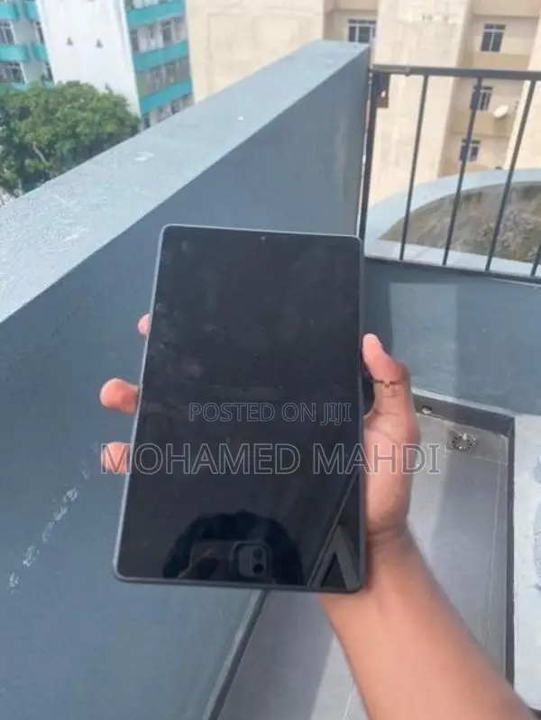 Lenovo M8