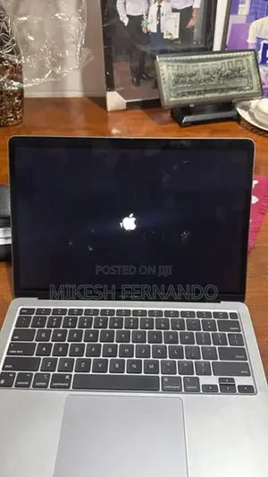 Apple MacBook Air M1 2020 – 8GB RAM / 256GB SSD