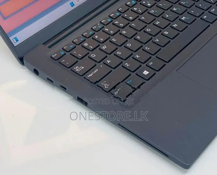 Dell i7 8th Gen Latitude 7390 FHD IPS UHD Graphics