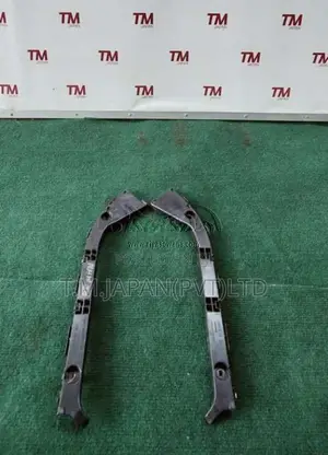 Toyota Prius NHW20 Rear Bumper Retainer Bracket for Car