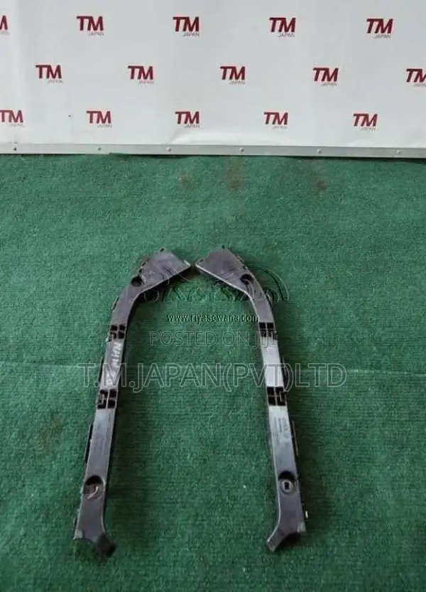 Toyota Prius NHW20 Rear Bumper Retainer Bracket for Car