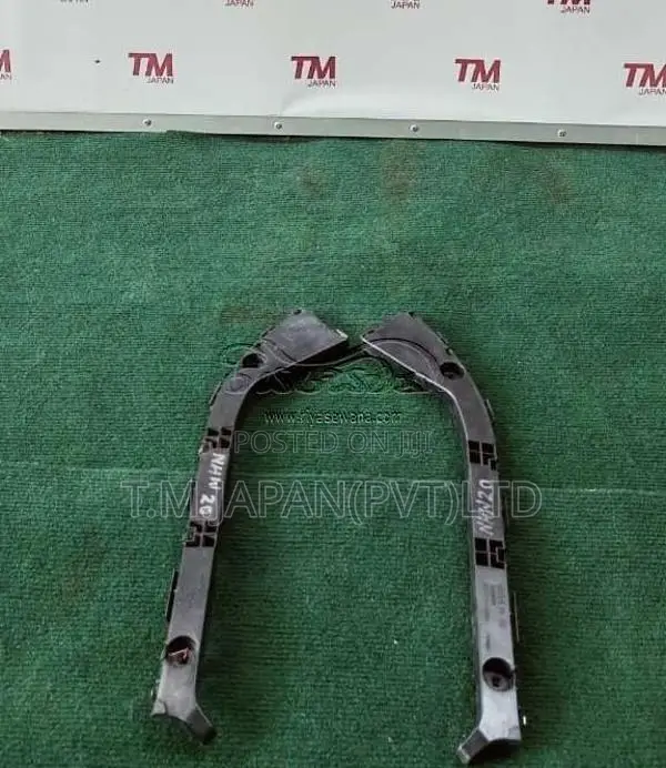Toyota Prius NHW20 Rear Bumper Retainer Bracket for Car