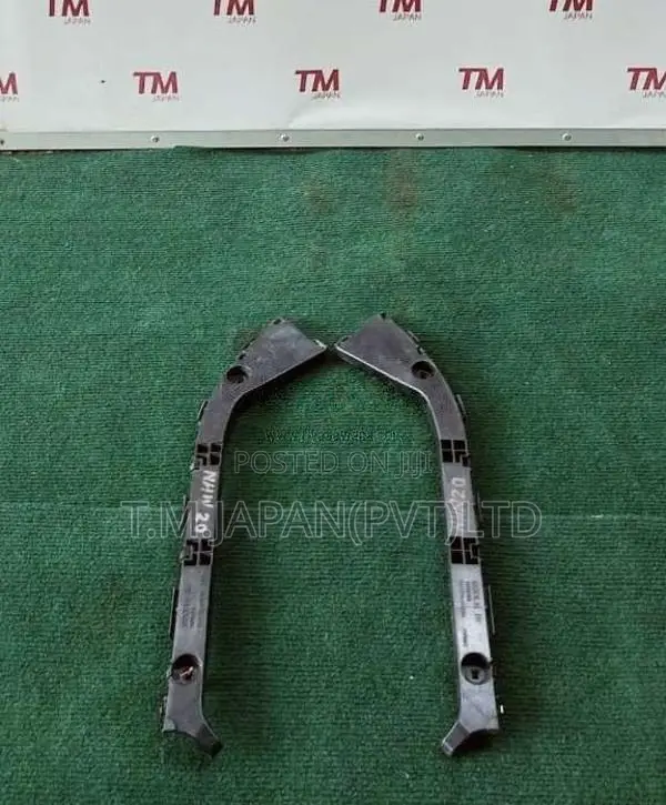 Toyota Prius NHW20 Rear Bumper Retainer Bracket for Car