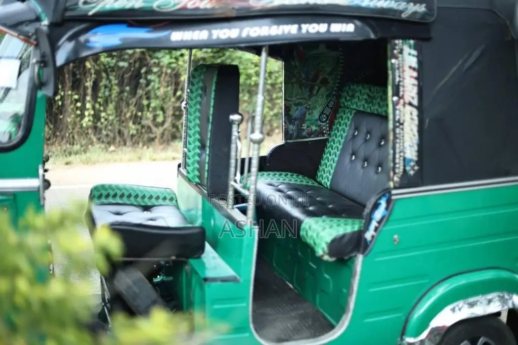 Bajaj RE 205 2011 Three Wheel (Used)