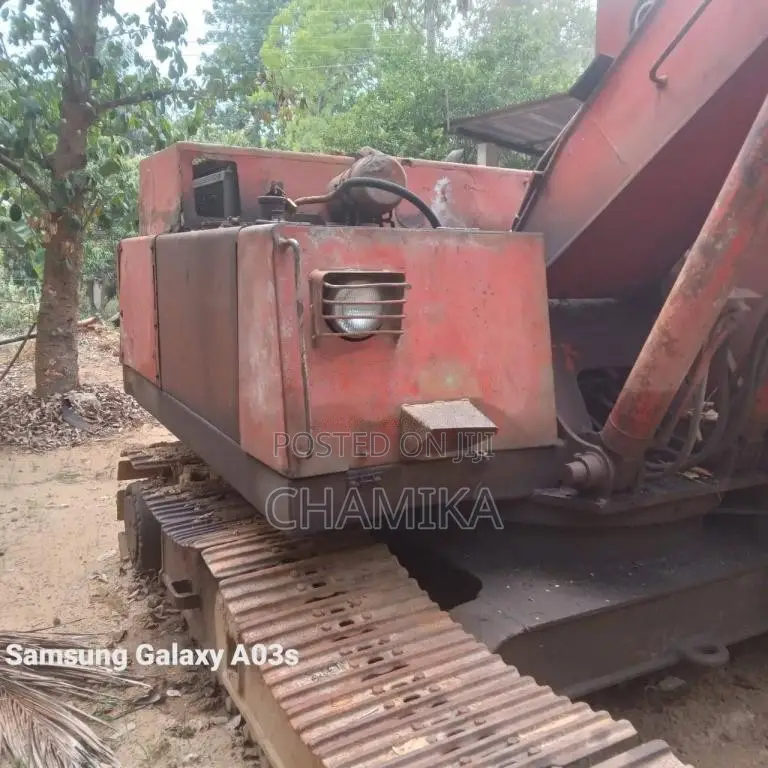 Hitachi UH 04 1996 Heavy-Duty (Used)