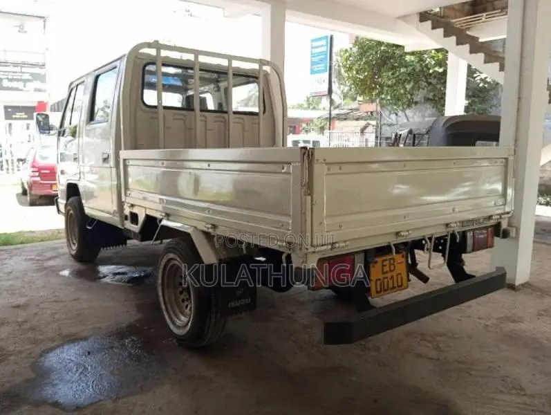 Isuzu ELF 1980 Crew Cab (Used)