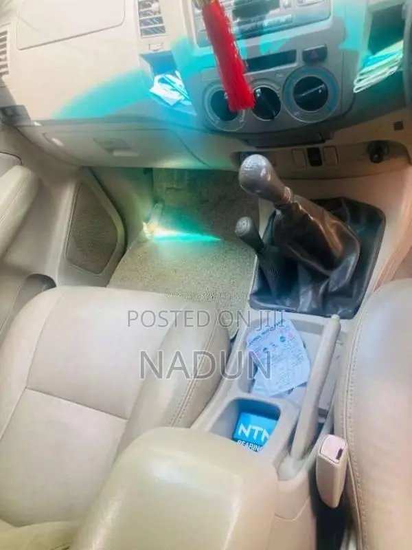 Toyota Hilux Vigo G 2012 Pickup (Used)