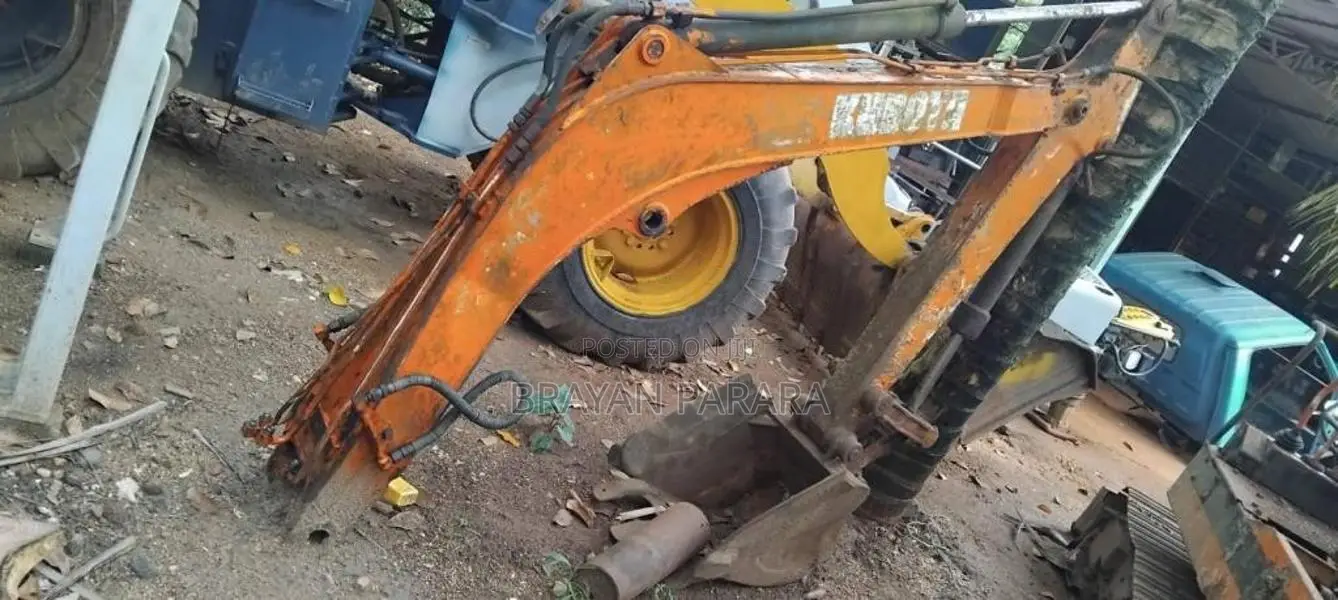 Kubota 30 2011 Heavy-Duty (Used)