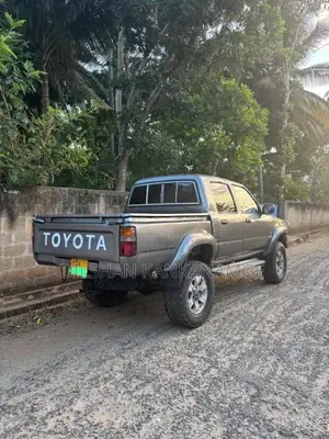 Toyota Hilux 1990 Pickup (Used)