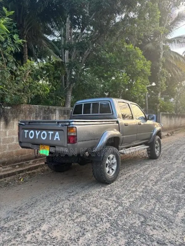 Toyota Hilux 1990 Pickup (Used)