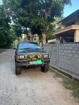 Toyota Hilux 1990 Pickup (Used)